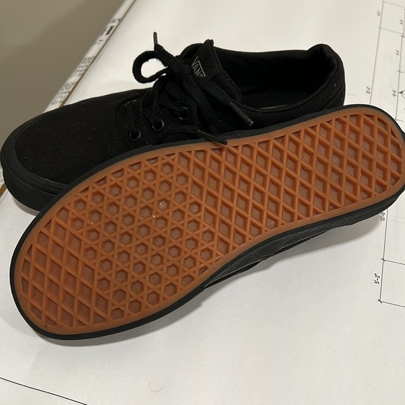 Vans - Picture 4 of 7